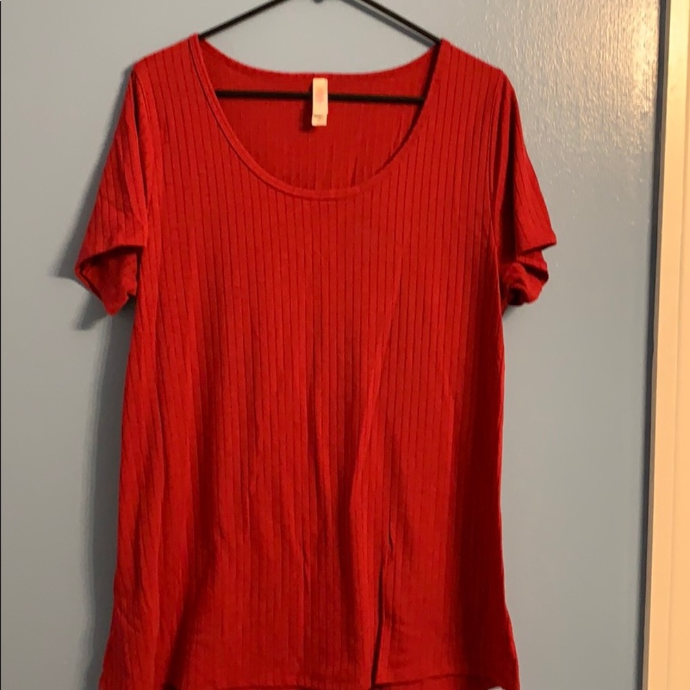 Lularoe short sleeve shirt, robbed, red size Large